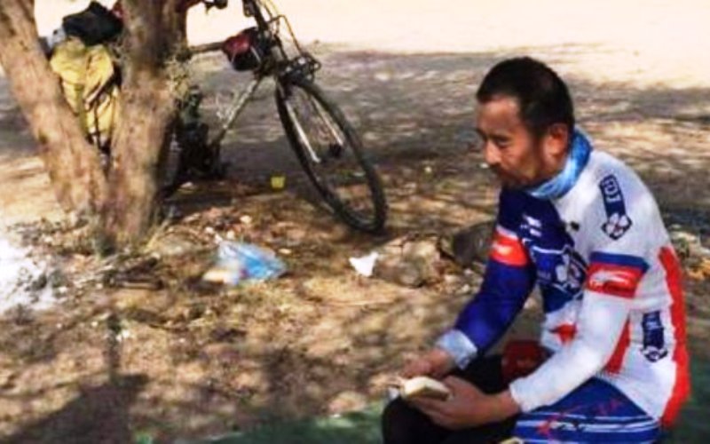 Berhaji Menggunakan Sepeda