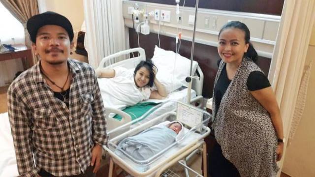 Susul Tantri Chua Kotak Lahirkan Bayi Pertamanya