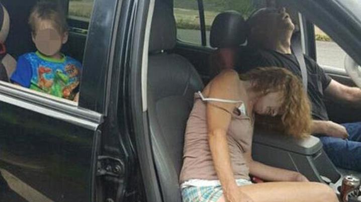 FOTO Seorang Ibu Overdosis Heroin di Depan Anak dalam Mobil Jadi Viral