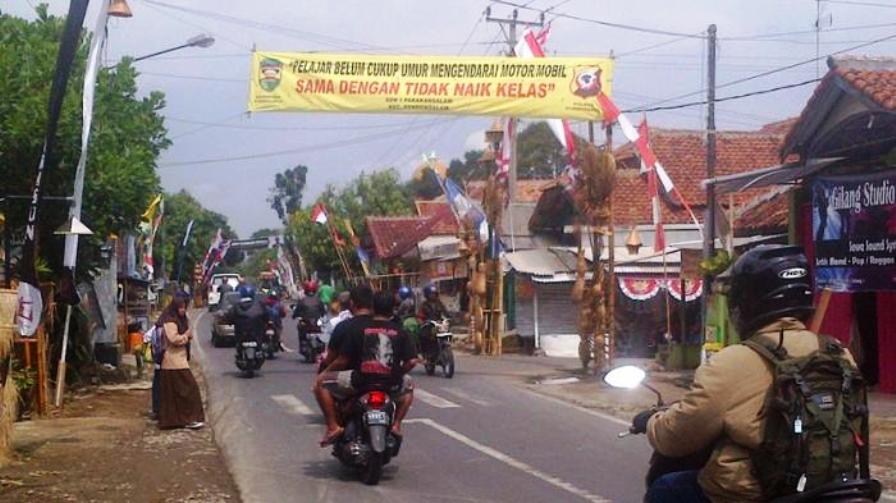 Spanduk Peringatan Pelajar Tidak Naik Kelas