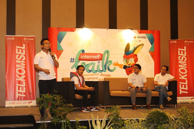 Telkomsel Gelar Edukasi internetBAIK di Tasikmalaya