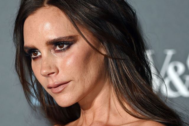 Tulis Surat Untuk Dirinya yang Masih Remaja Victoria Beckham Curhat Soal David Beckham