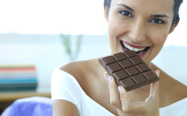 Bahaya mengkonsumsi cokelat berlebih bagi kulit