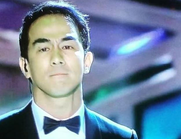 Duet dengan Eru Joe Taslim Nyanyikan Lagu Korea di APAN Star Awards 2016