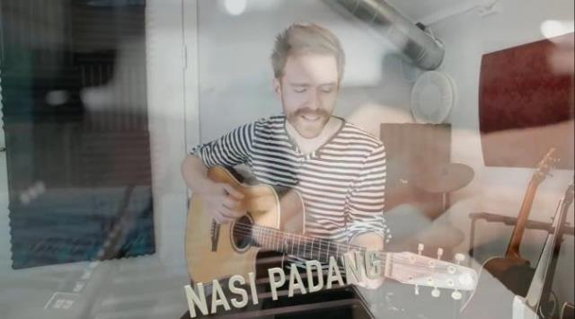 Jatuh Cinta Warga Negara Norwegia Buat Lagu Nasi Padang