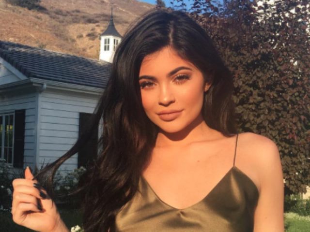 Lakukan Suntik Filler di Bibirnya Ini Alasan Kylie Jenner