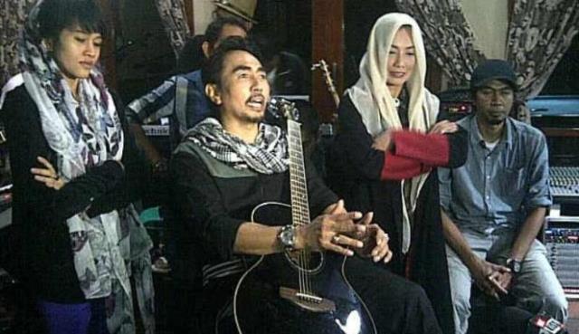 Merasa Dibodohi Reza Artamevia Juga Polisikan Gatot Brajamusti