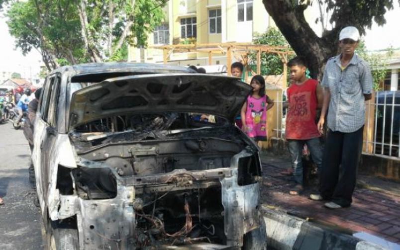 Mobil Terbakar