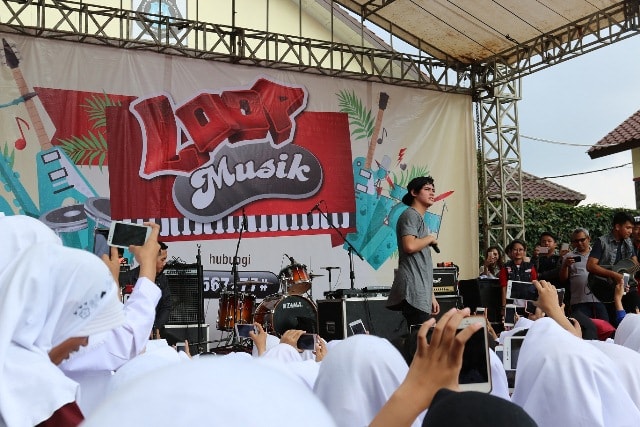 Telkomsel Gelar LOOP Musik di Sukabumi