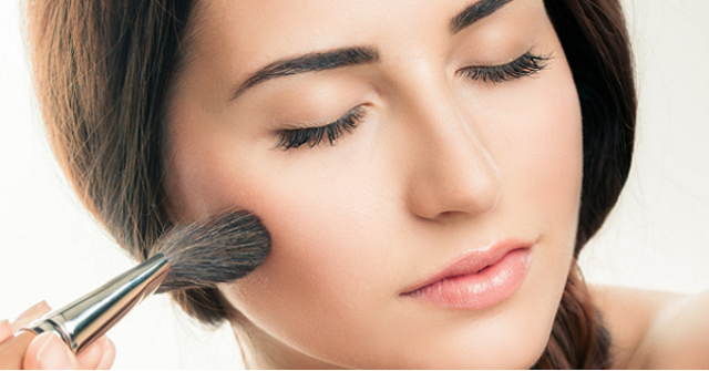 Trik make up agar penampilan terlihat lebih muda