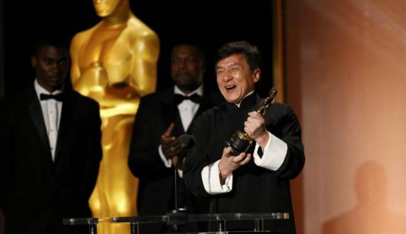 Aktor Laga Jackie Chan Akhirnya Mendapat Piala Oscar