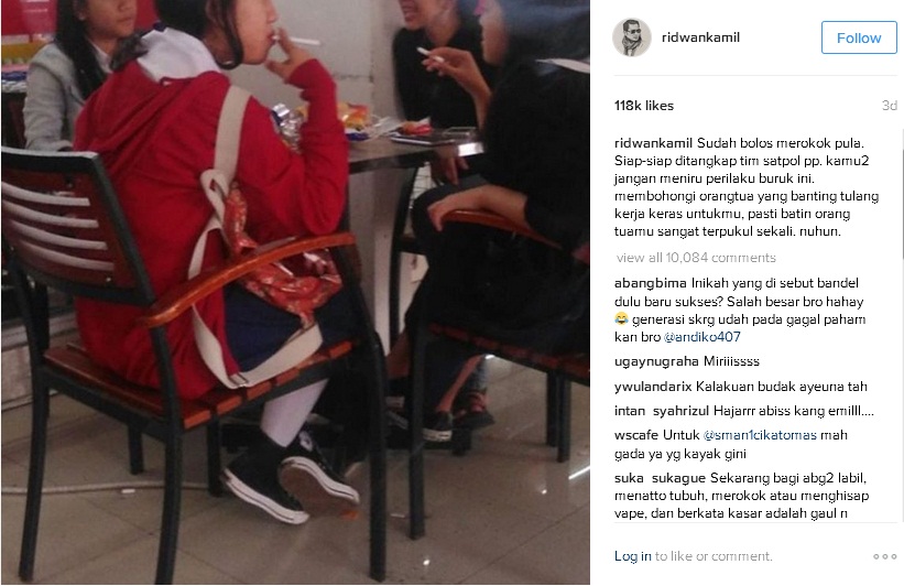 Foto Siswi SMP Bolos dan Merokok di Bandung