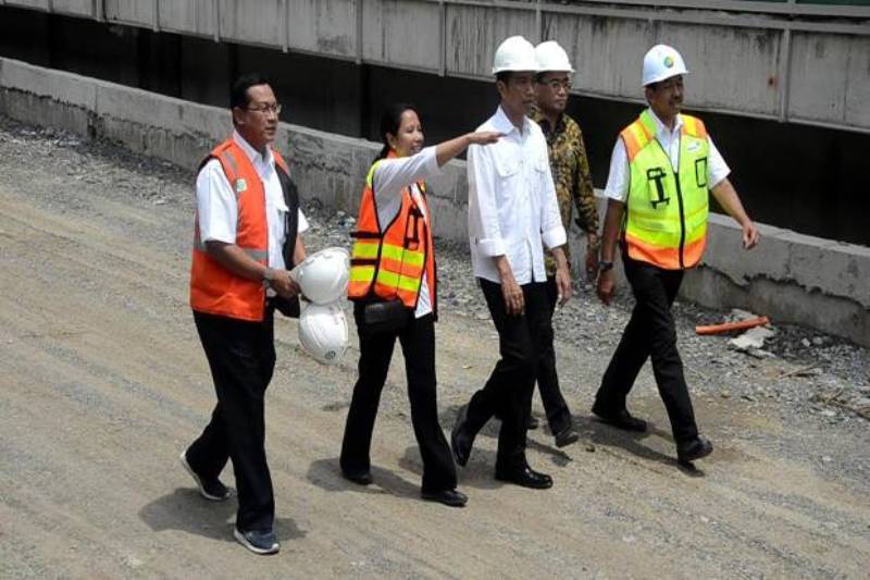 Jokowi Kunjungi Proyek Kereta Bandara