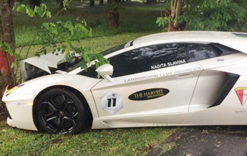 Lamborghini Raffi Ahmad Rusak Nabrak Pohon