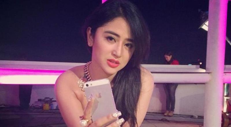 Pasang Foto Profil Tanpa Busana Instagram Dewi Persik Diretas