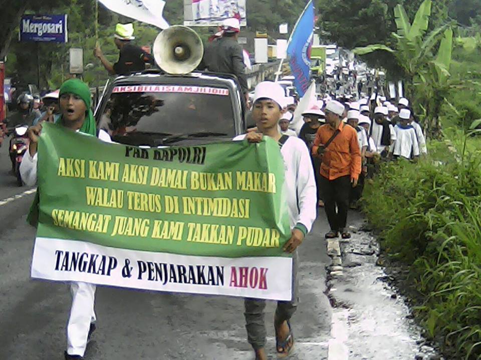 Ribuan Umat Islam Ciamis Jalan Kaki ke Jakarta Ikuti Aksi 2 Desember