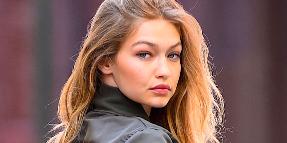 Tampil Tanpa Busana Gigi Hadid Mengaku Bangga