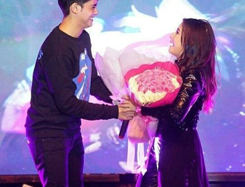 Aliando Beri Kejutan di Mini Konser Prilly Latuconsina