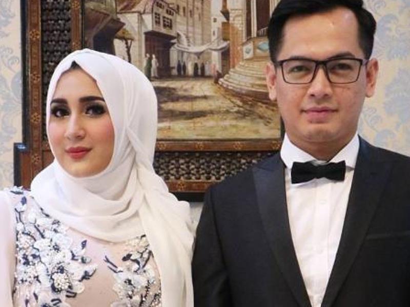 Hapus Foto dengan Ridho Rhoma Istri Tommy Kurniawan Unggah Foto Bareng Suami