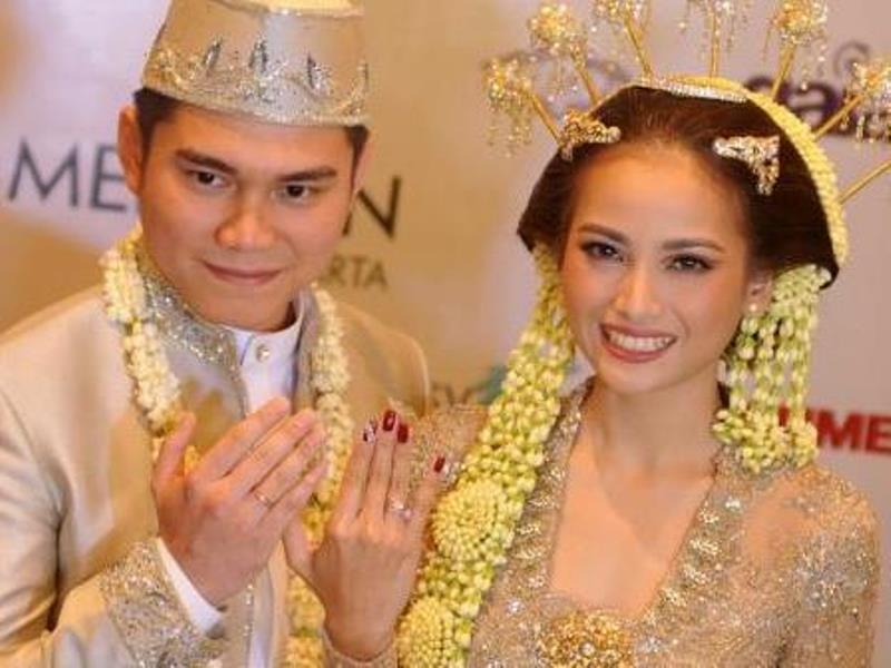 Resmi Menikah Ini Sosok Vicky Kharisma di Mata Keluarga Acha Septriasa