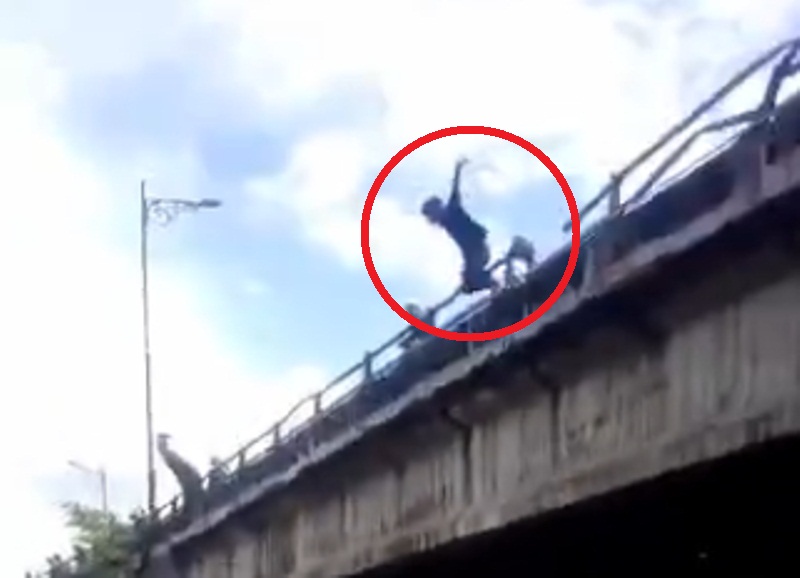 Bunuh Diri di Flyover Kiaracondong