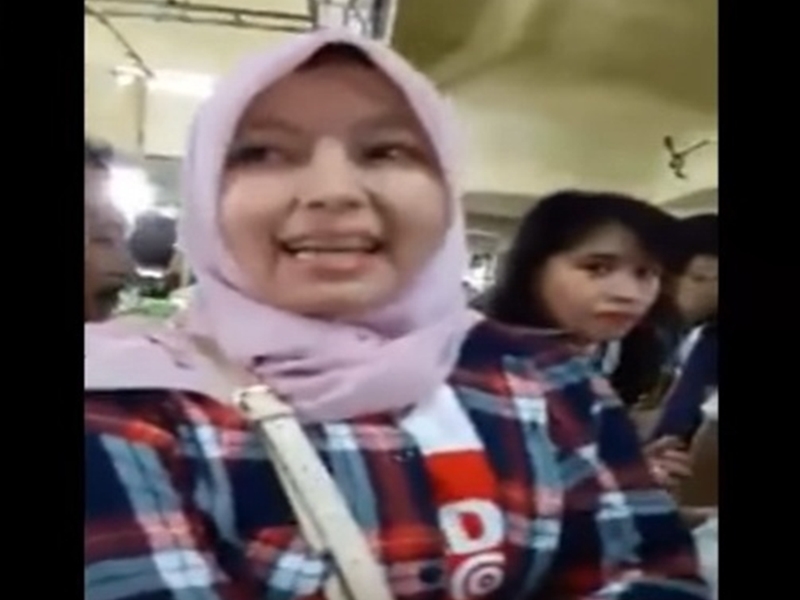 Gadis Ahok Ditanya Rukun Islam