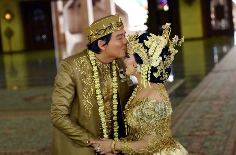 Lucky Hakim Nikahi Tiara Dewi Tanpa Dihadiri Orang Tua