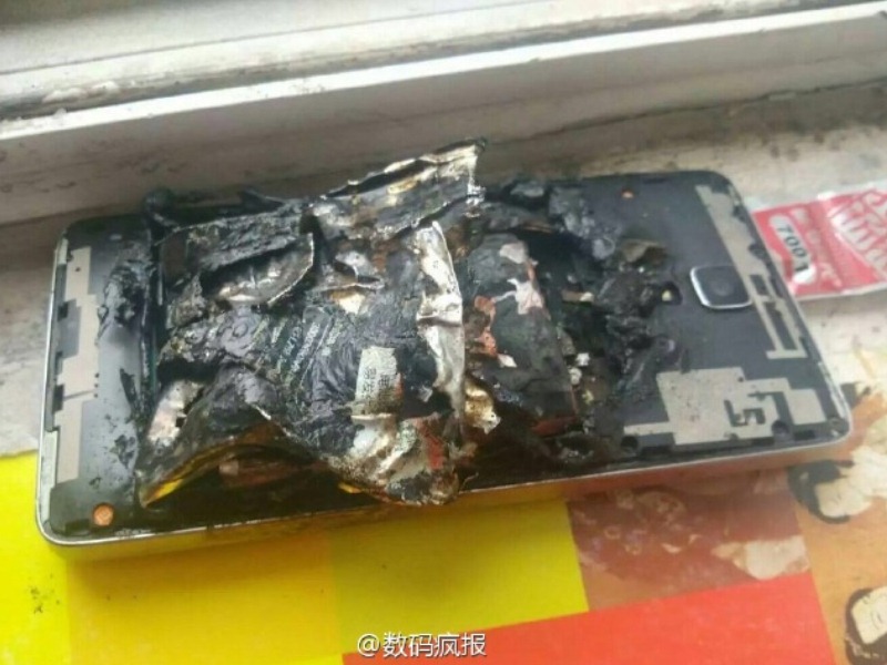 Xiaomi Mi4 Meledak