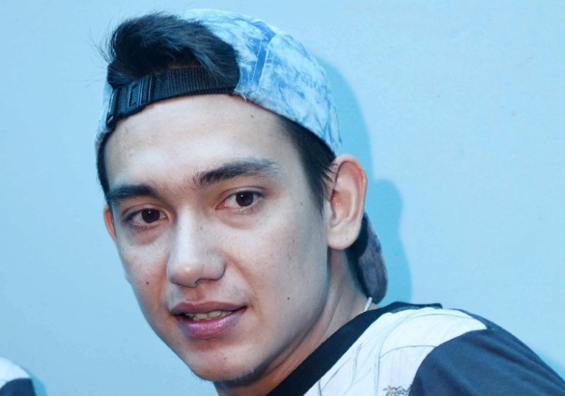 Kata Adipati Dolken Soal Foto Dirinya dan Aliando Cuma Pakai Boxer