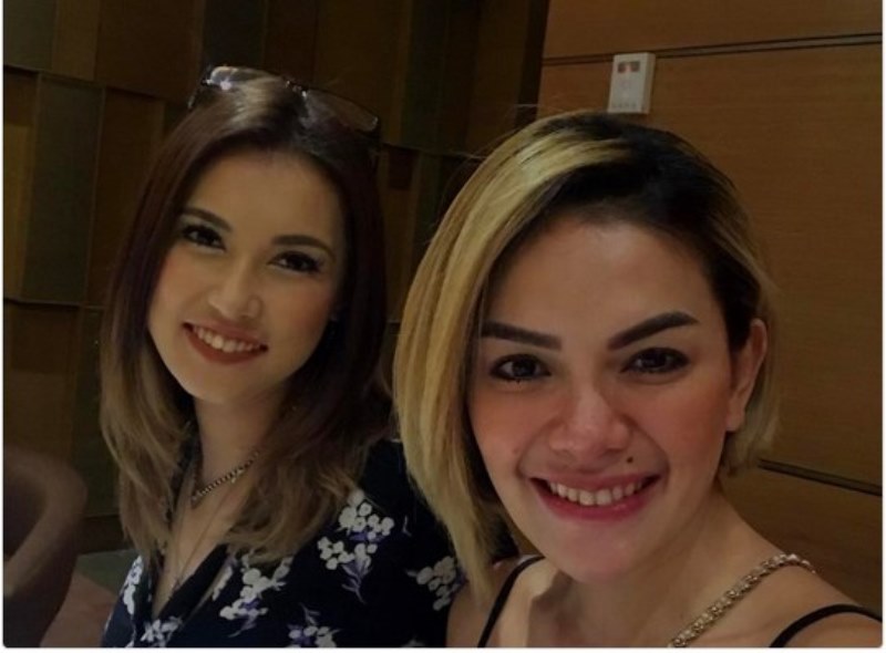 Nikita Mirzani Selfie dengan Maria Ozawa Netizen Tebak Tebakan