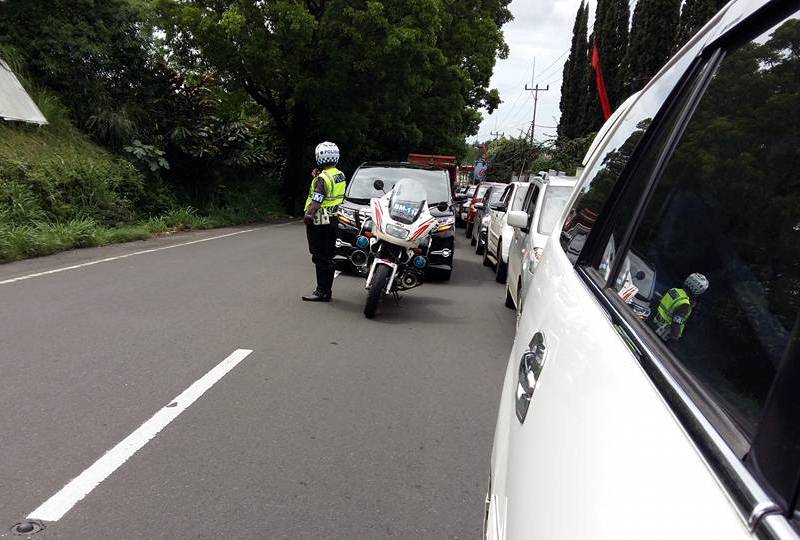 Oknum Polantas Ancam Pengendara Mobil di Puncak