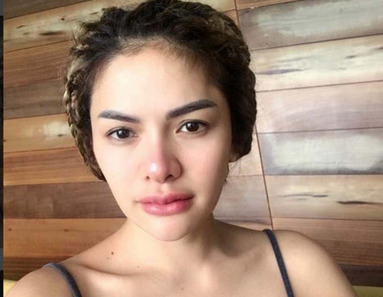 Pamer Dada di Bandara Nikita Mirzani Buat Penumpang Ketinggalan Pesawat