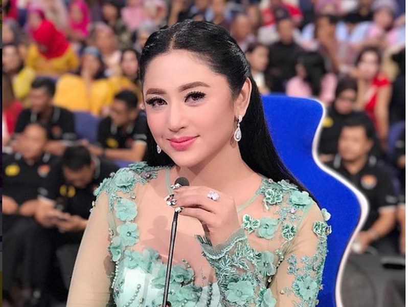 Selain Nassar Ini Dia Daftar Artis yang Pernah Bermasalah dengan Dewi Persik