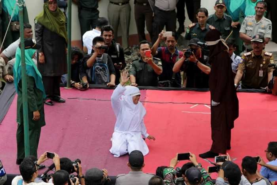 Hukuman Cambuk di Aceh