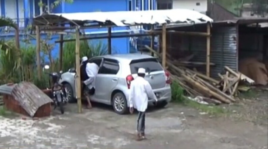 Pengemis Bermobil Toyota Etios di Magetan