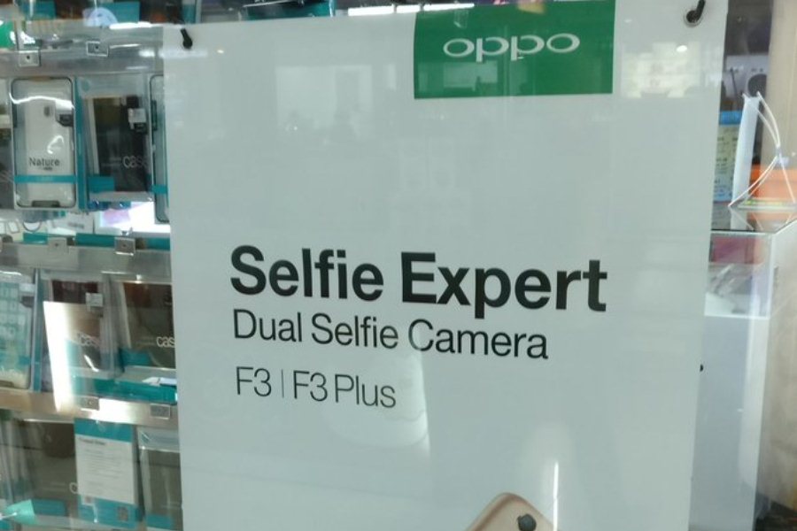 Poster Iklan Oppo F3 dan F3 Plus 1