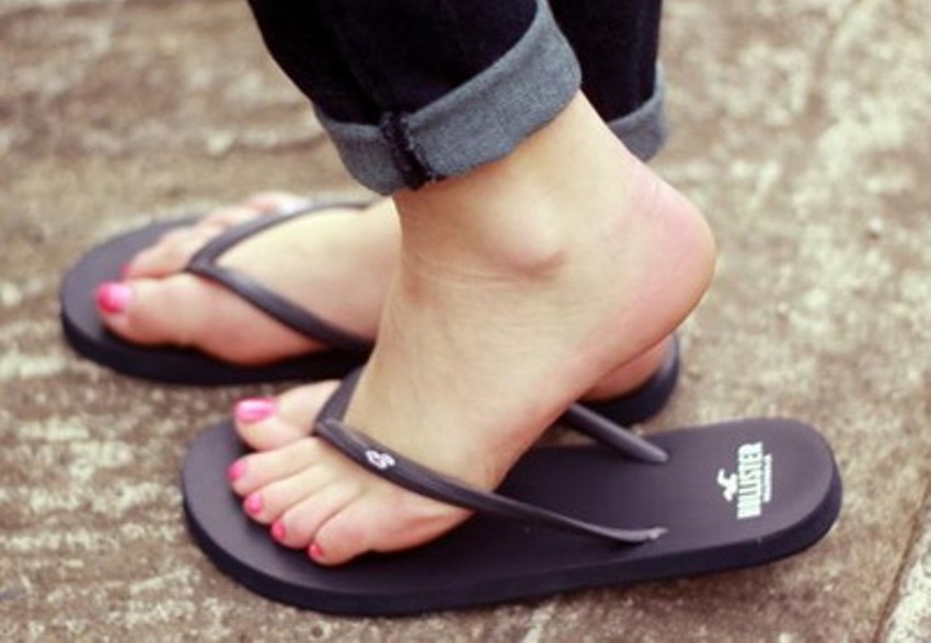 bahaya memakai sandal jepit