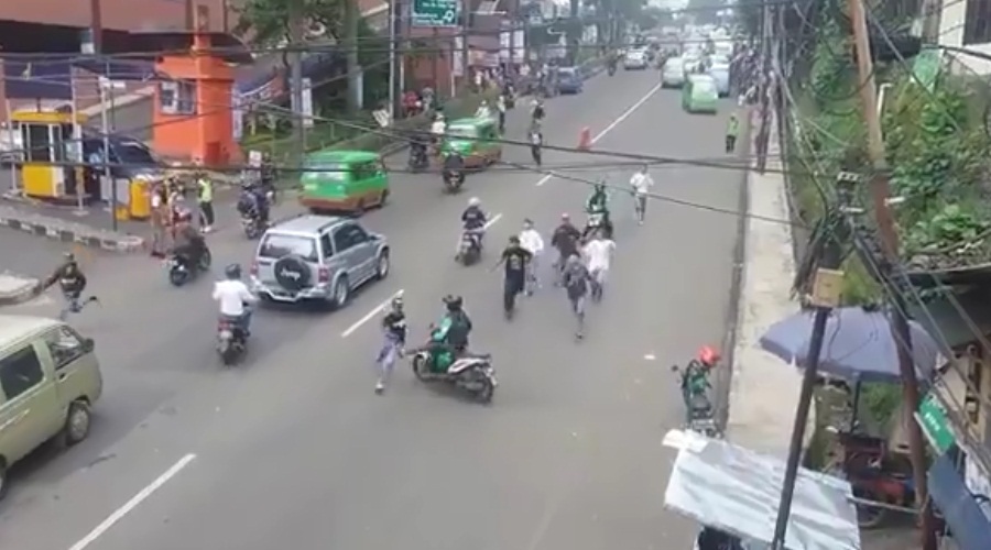 Abang Grab Bubarkan Pelajar Tawuran di Bogor