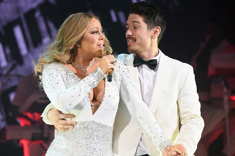 Kembali Single Mariah Carey Putus dari Pacar Brondongnya