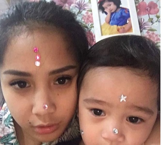 Nagita Slavina dan Rafathar Bergaya Sebelum Tidur Netizen Salfok ke Foto Mirip Bilqis di Kamar Raffi Ahmad