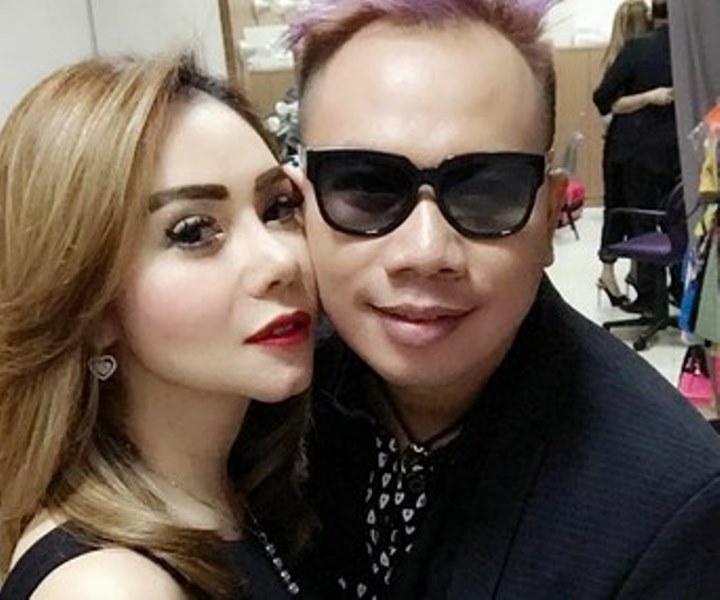 Umbar Kemesraan Vicky Prasetyo dan Femmy Permatasari Digosipkan Tunangan