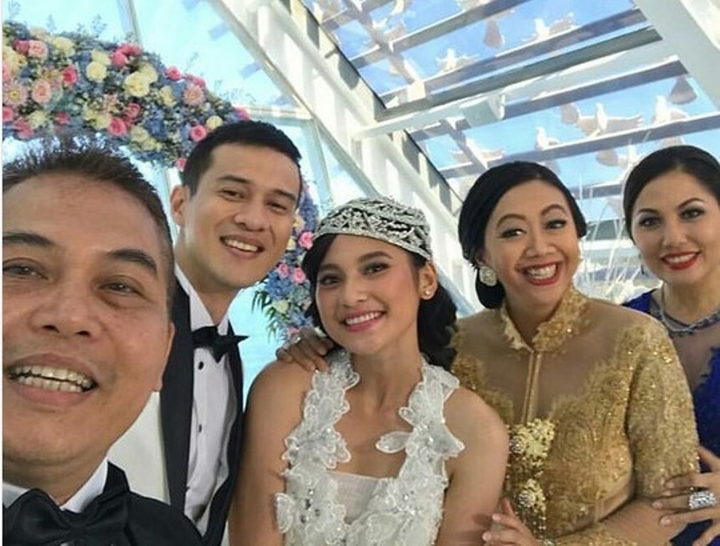 Beredar Foto Herjunot Ali dan Indah Permatasari Pakai Baju Pengantin Netizen Heboh