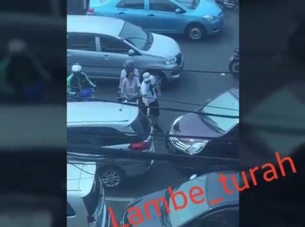 Bikin Kagum Netizen Suami Melaney Ricardo Lakukan Hal Ini di Tengah Kemacetan