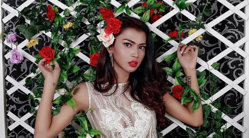 Cantik Kebangetan Ini Sosok Transgender Dinda Syarif yang Hebohkan Netizen