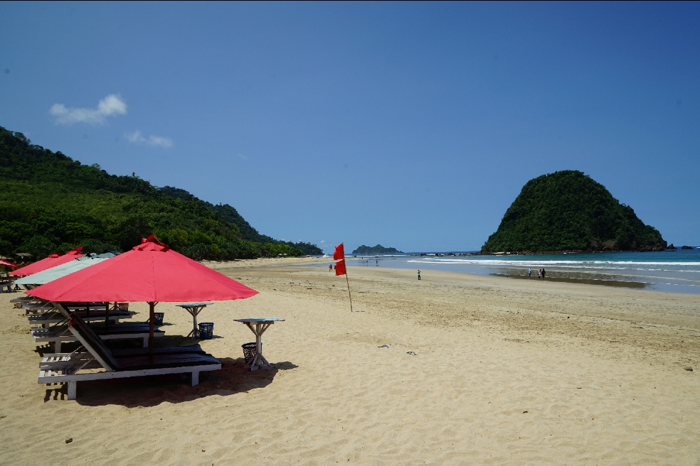 Pantai Eksotis di Jawa Timur