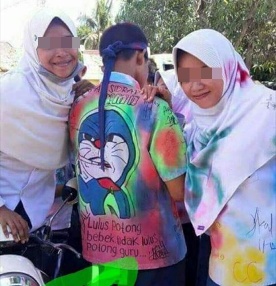 Pelajar Coret Coret Seragam