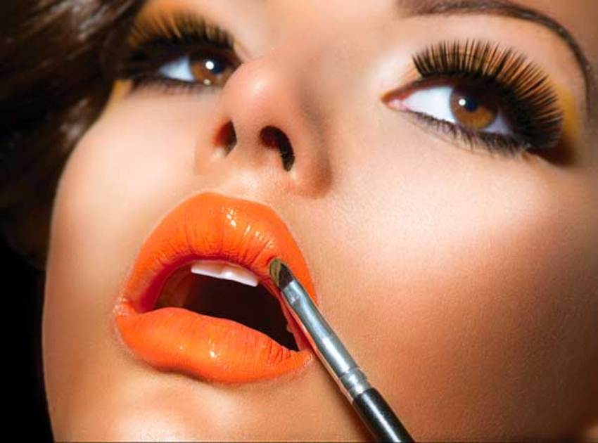 tips memakai lipstik warna oranye