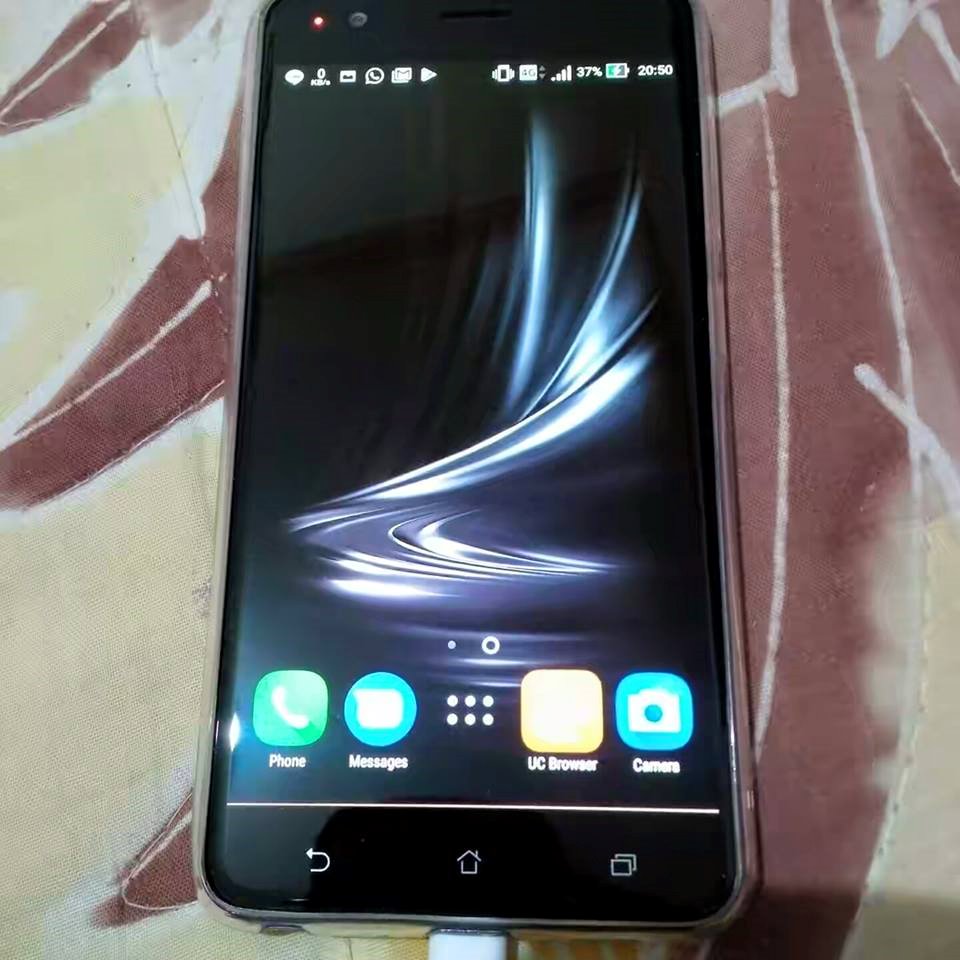 ASUS Zenfone Zoom S White Line