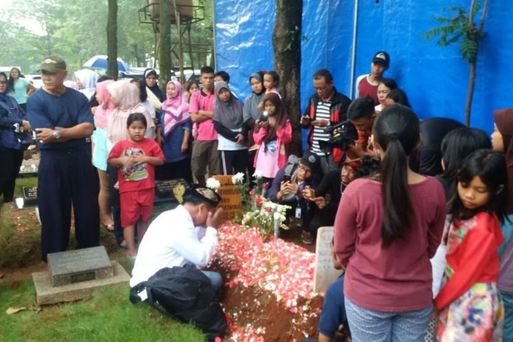 Kuburan Masih Basah Makam Julia Perez Malah Dijadikan Tempat Syuting