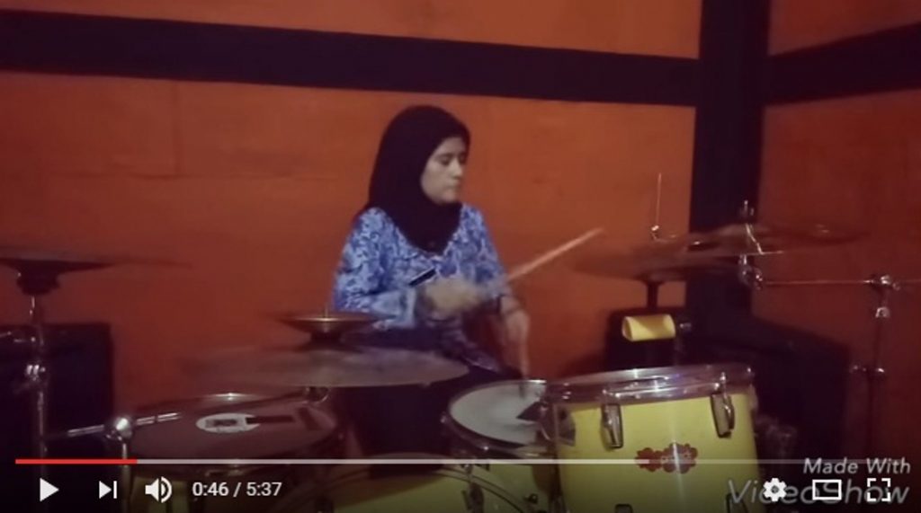 PNS Cewek Gebuk Drum